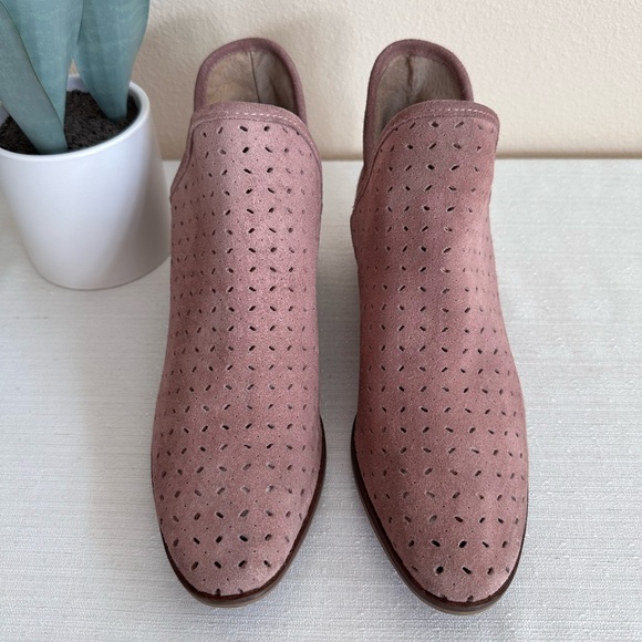 Lucky Brand Baley Mauve Perforated Casual Heeled Ankle Booties Women’s 10M - Picture 2 of 12